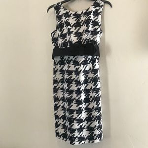 Retro-style sheath dress, removable belt, size 6